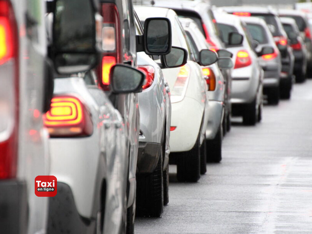 Plus de 200 km de bouchons ont été comptabilisés en IDF  - TAXIENLIGNE